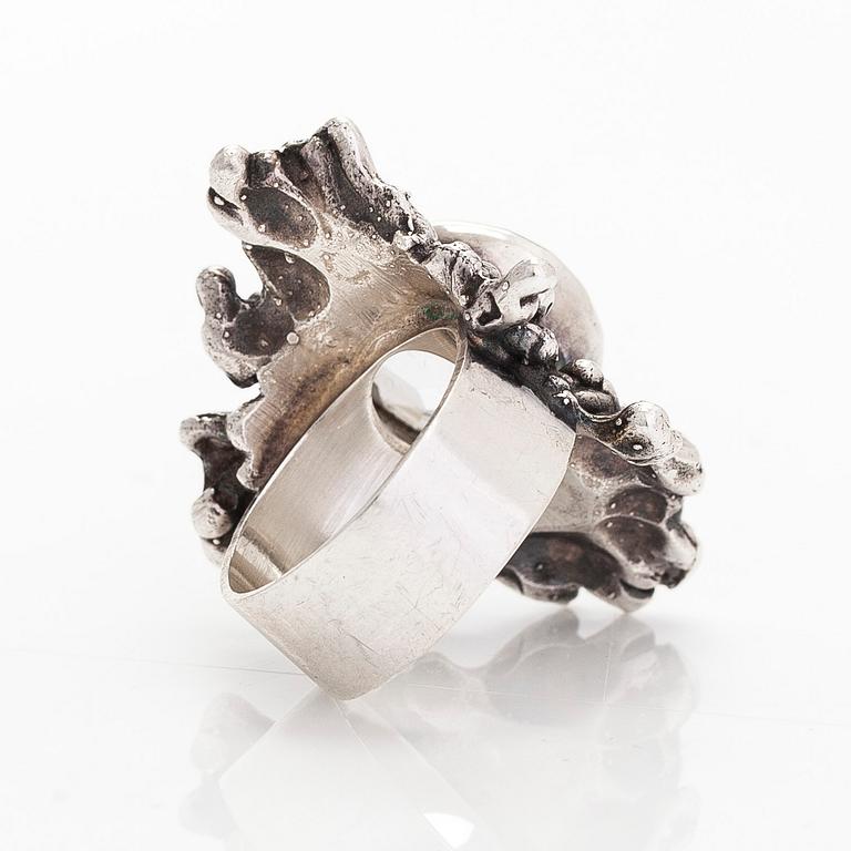 Pentti Sarpaneva, a silver and rock crystal necklace, ring and earrings, Turun Hopea, Turku.