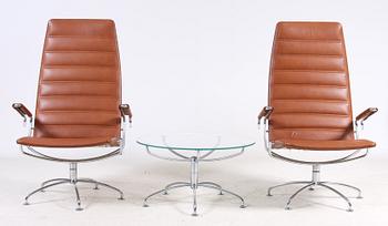 FÅTÖLJER, ett par samt BORD, "SAS Chair / 38/39 Series", Jens Ammundsen för Fritz Hansen, etikettmärkta, 1979.