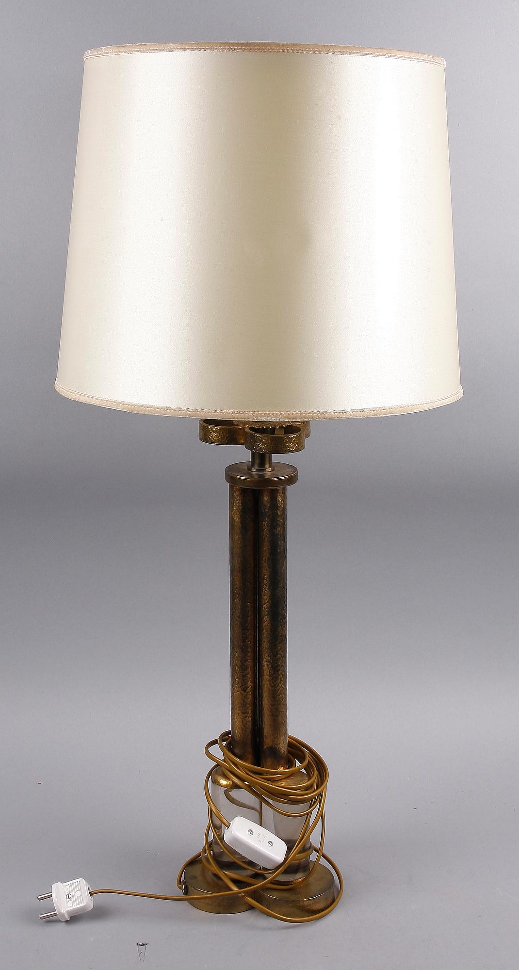 BORDSARMATURER ett par, glas och mässing, 1900-tal.