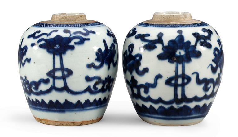 A pair of blue and white tea caddies, Qing dynasty Qianlong (1736-95).