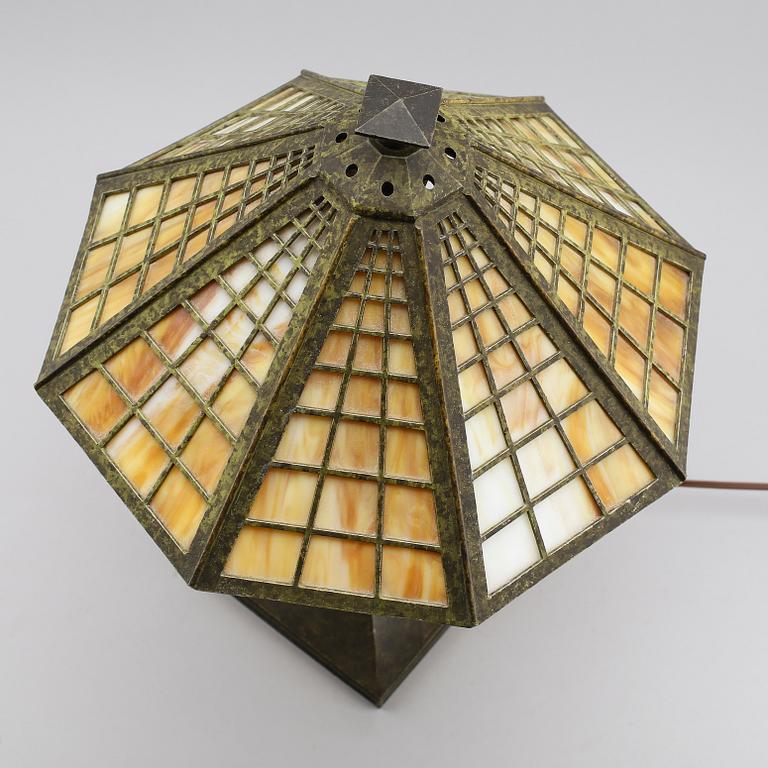 BORDSLAMPA, patinerad brons, 1900-talets första hälft.