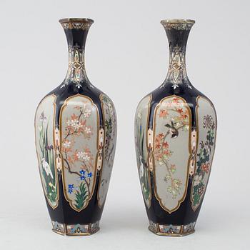 A pair of Japanese cloisonne vases, Meiji period (1868-1912).