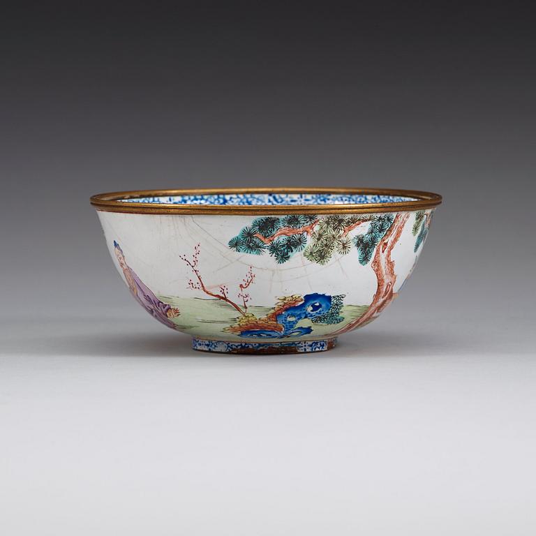 An enamel on copper bowl with figures in a garden, Qing dynasty, Qianlong (1736-95).