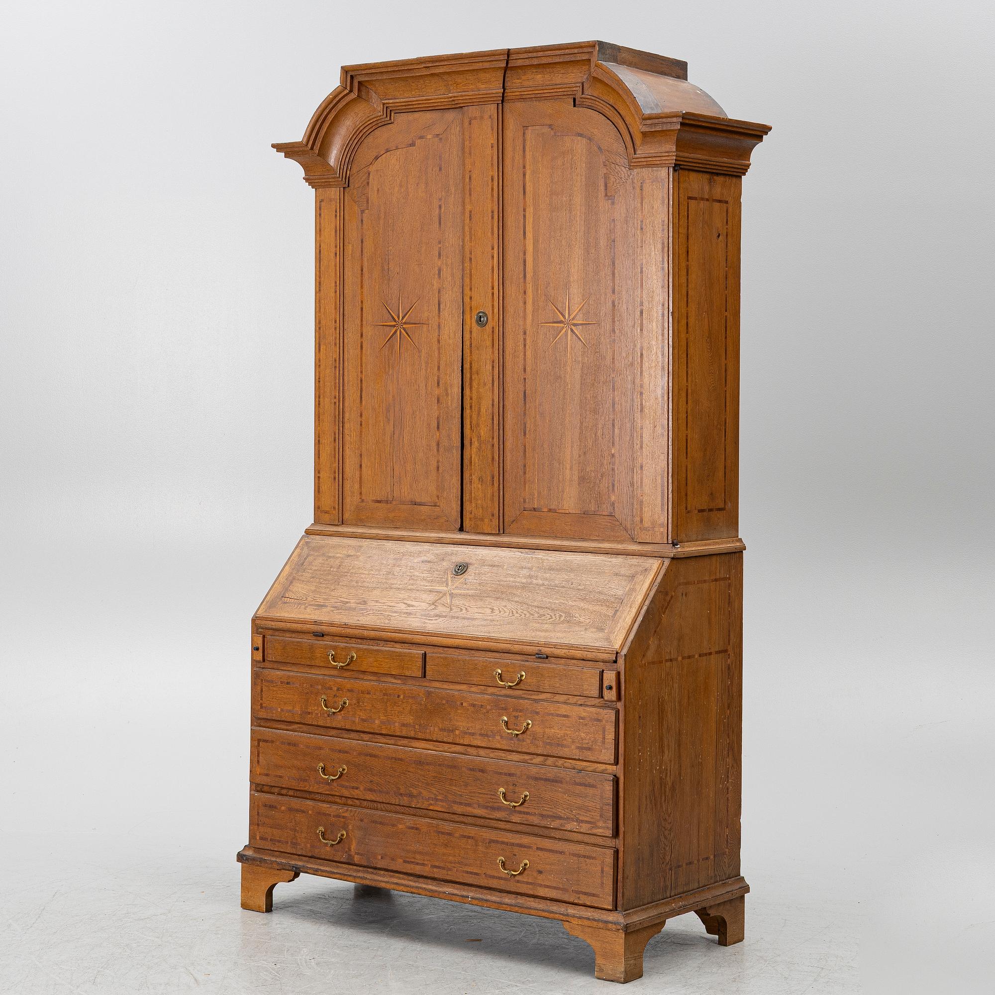 Writing cabinet, 18th century.