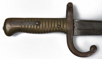 BAJONETTER, 3 st, "M1907" samt "Model 1866/Chassepot", England och Frankrike, 1800/1900-tal.