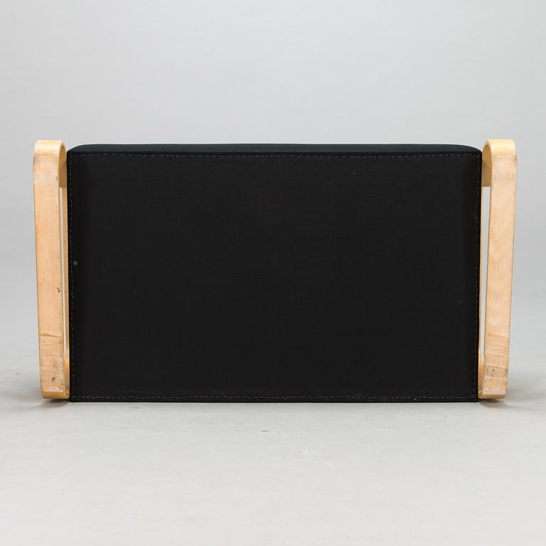 Alvar Aalto, a '544' sofa for Artek.