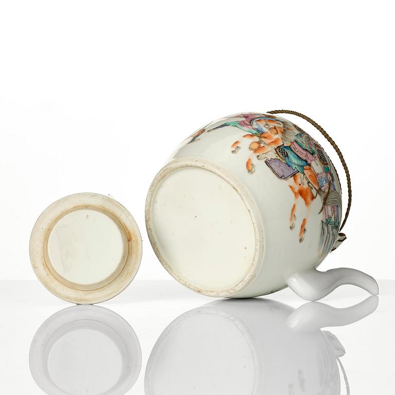 Tekanna med lock, porslin. Qingdynastin, 1800-tal.