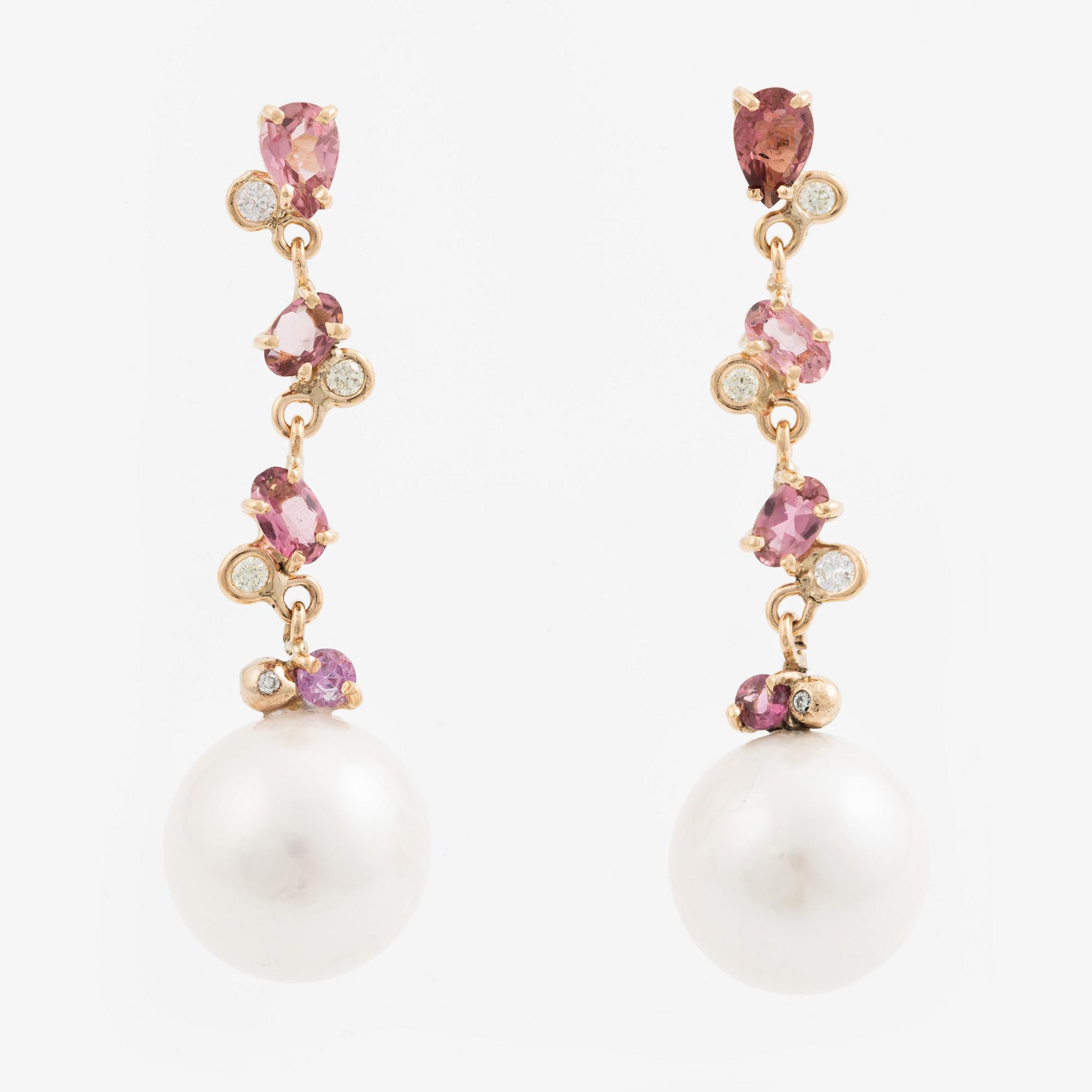 Örhängen, Mandelstam, 18K guld med odlade sötvattenspärlor, rosa turmaliner och briljantslipade diamanter.
