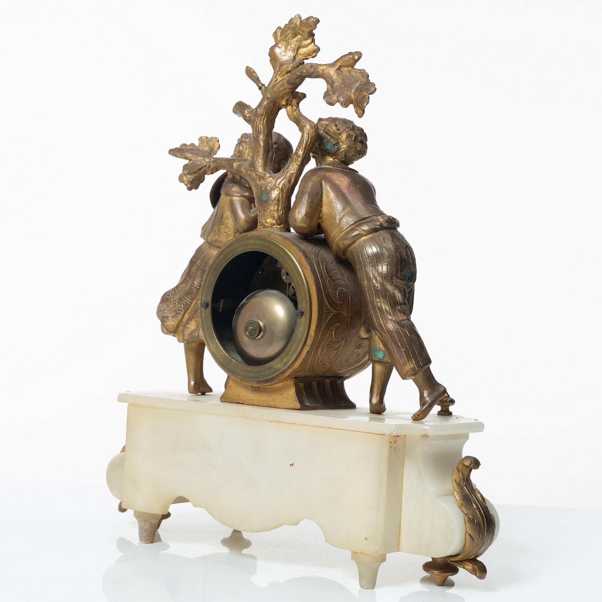 Table pendulum clock, late 19th century.