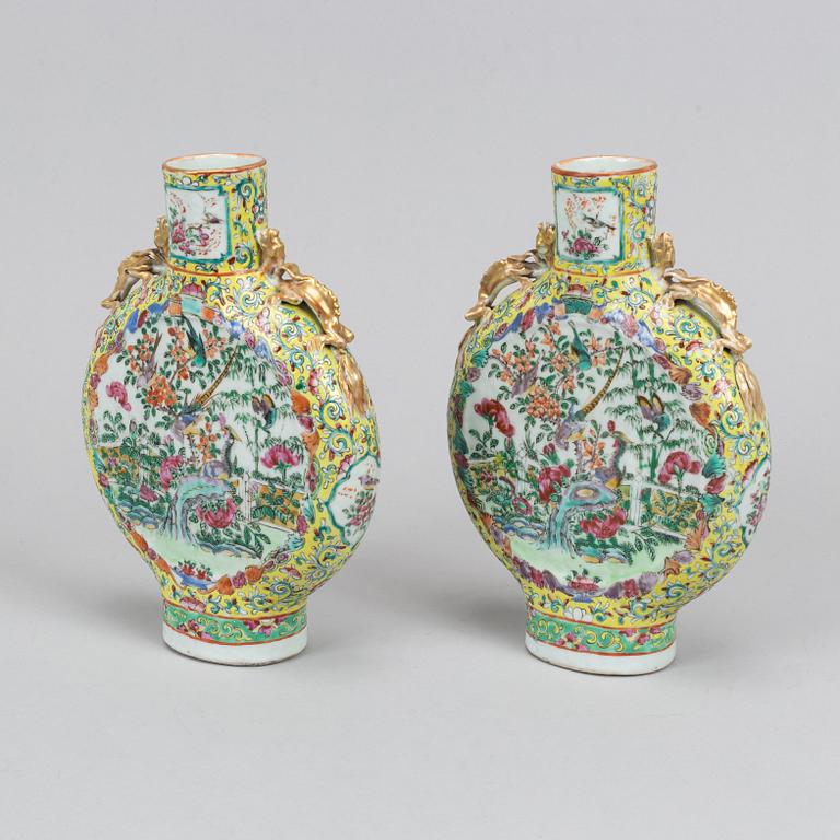 A pair of famille rose Canton moon flasks, late Qing dynasty, 19th Century.