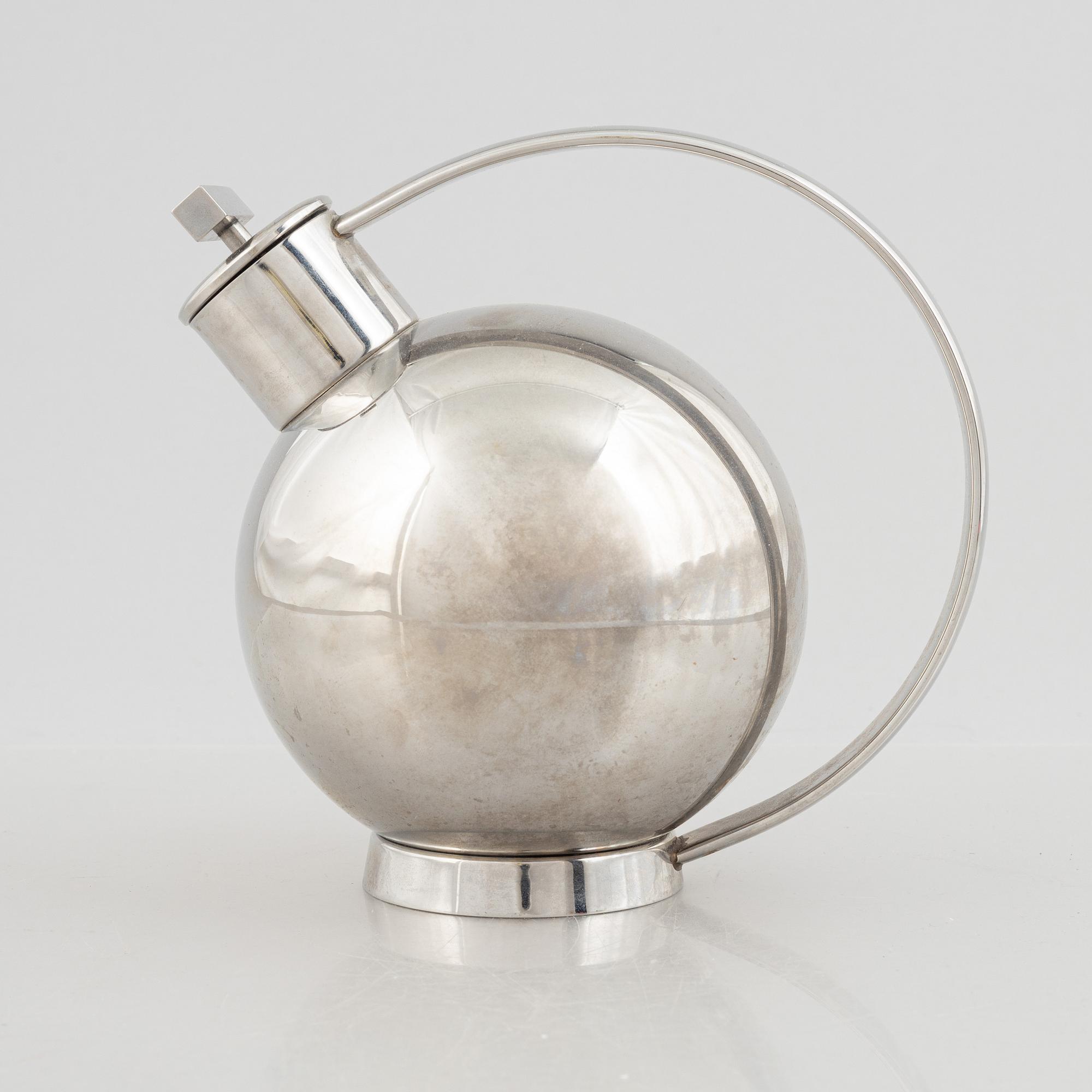 Vinkylare på ställ samt cocktailkanna, Alessi, Italien.