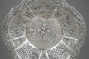 SKÅL, silver, importstämplar samt Oskar Lindroos, Helsingfors, 1931. Vikt ca 304g.