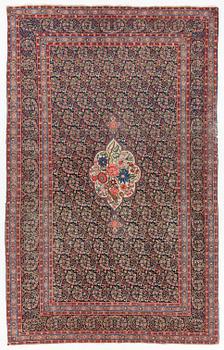 An antique/semi-antique carpet, Tabriz probably. Ca. 300 x 190 cm.