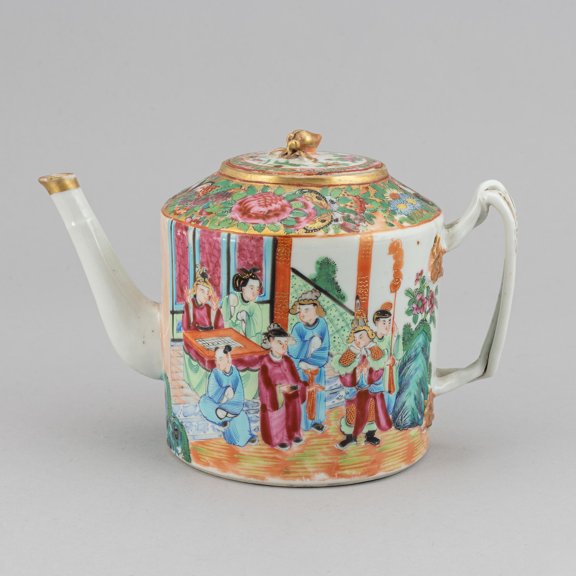 A Canton famille rose tea pot with cover, Qing dynasty, 19th Century.