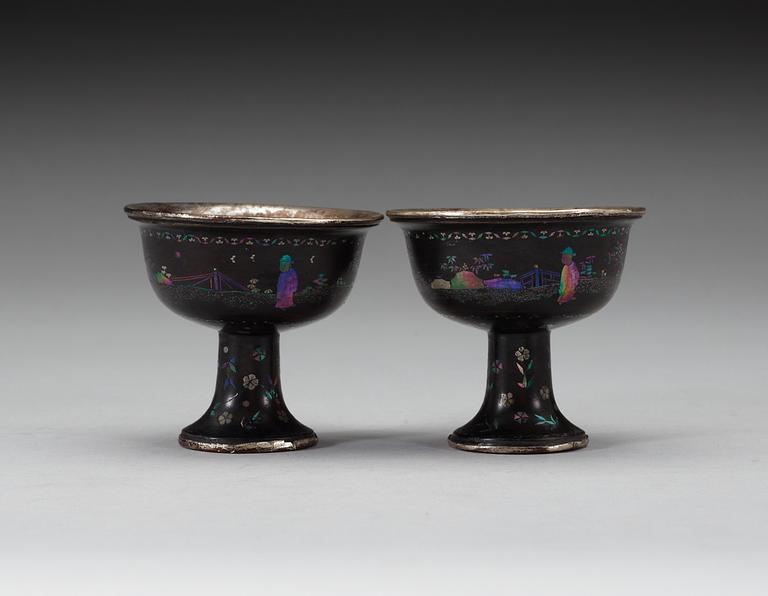 A pair of lacquer burgulate wine cups, Qing dynasty early 18th Century.