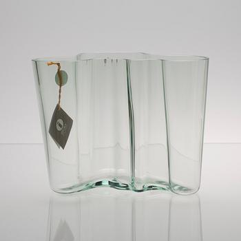 VASER, 2 st, "Savoy", graverad Alvar Aalto 100 Iittala 1998.