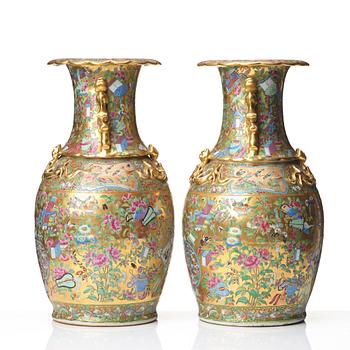 A pair of famille rose Canton vases, Qing dynasty, 19th Century.