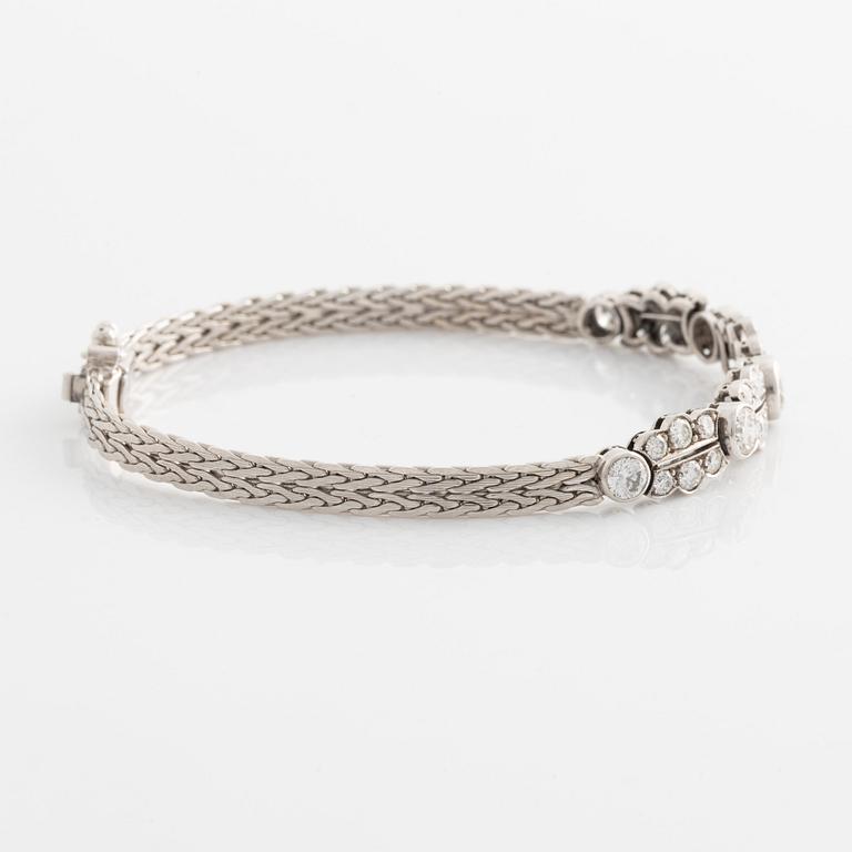 Bracelet 18K white gold with round brilliant-cut diamonds.