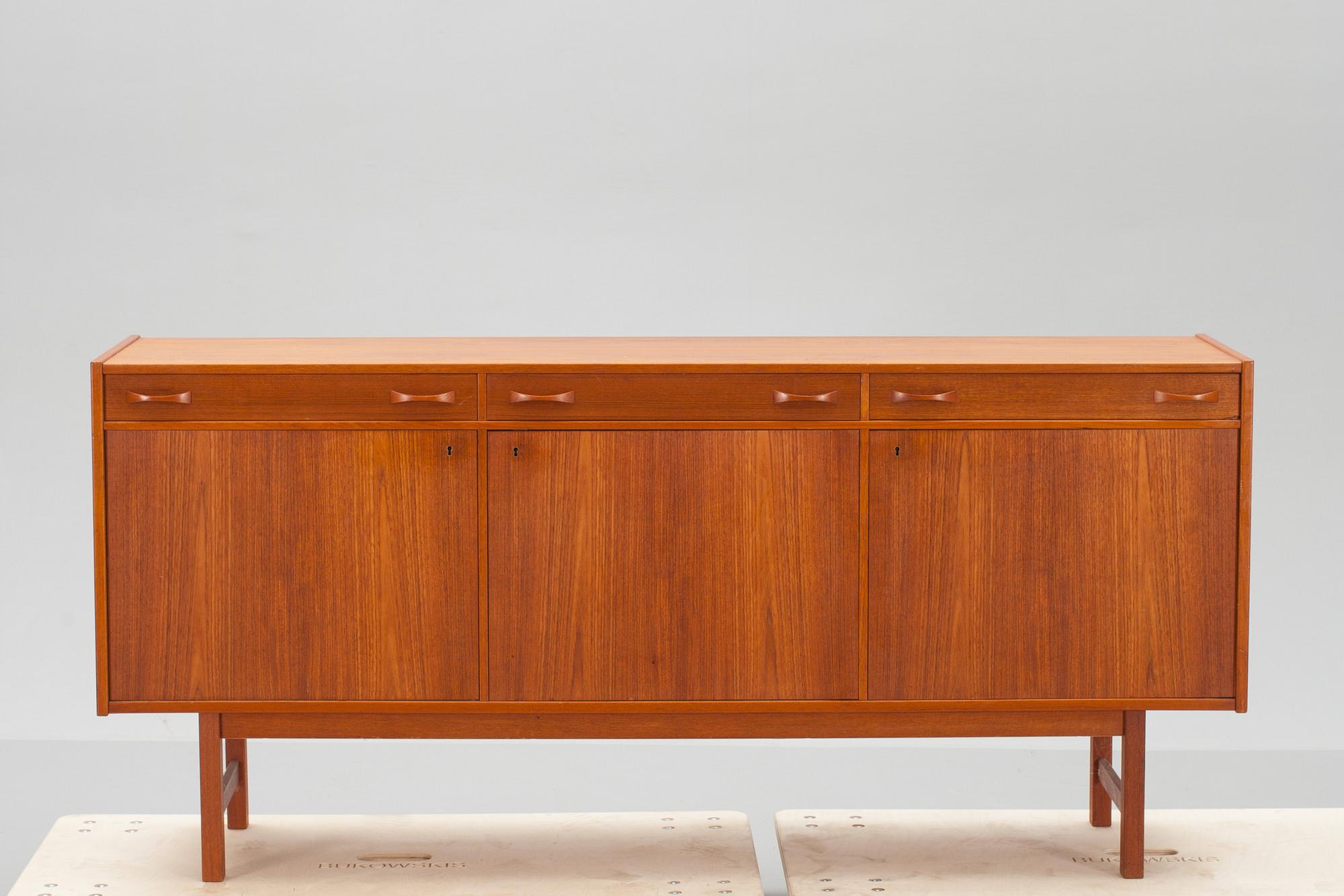 SIDEBOARD, teak. 1950-tal.