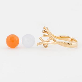 PER BORUP, "Twigs Changeling" ring med diamanter och fasettslipade kulor av kalcedon och karneol.