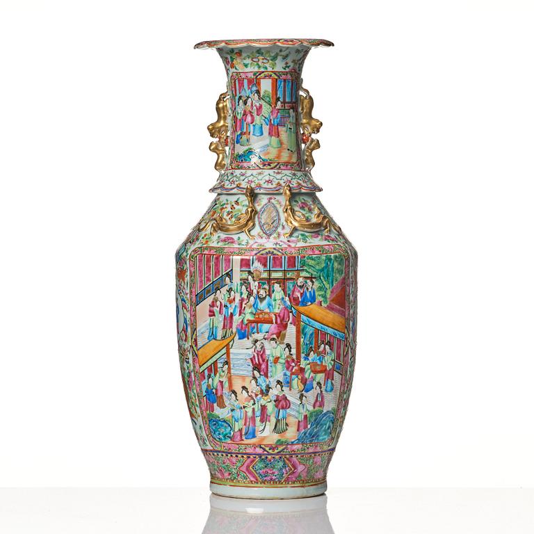 A large Canton famille rose vase, Qing dynasty, 19th Century.