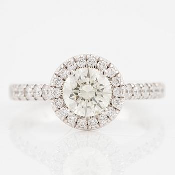 Ring, 18K vitguld med briljantslipad diamant, medföljande GIA report.