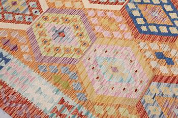 A Kilim carpet, c. 299 x 205 cm.