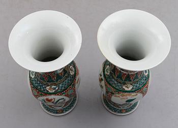 VASER, 1 par, porslin, Kina, Kangxistil, tidigt 1900-tal.