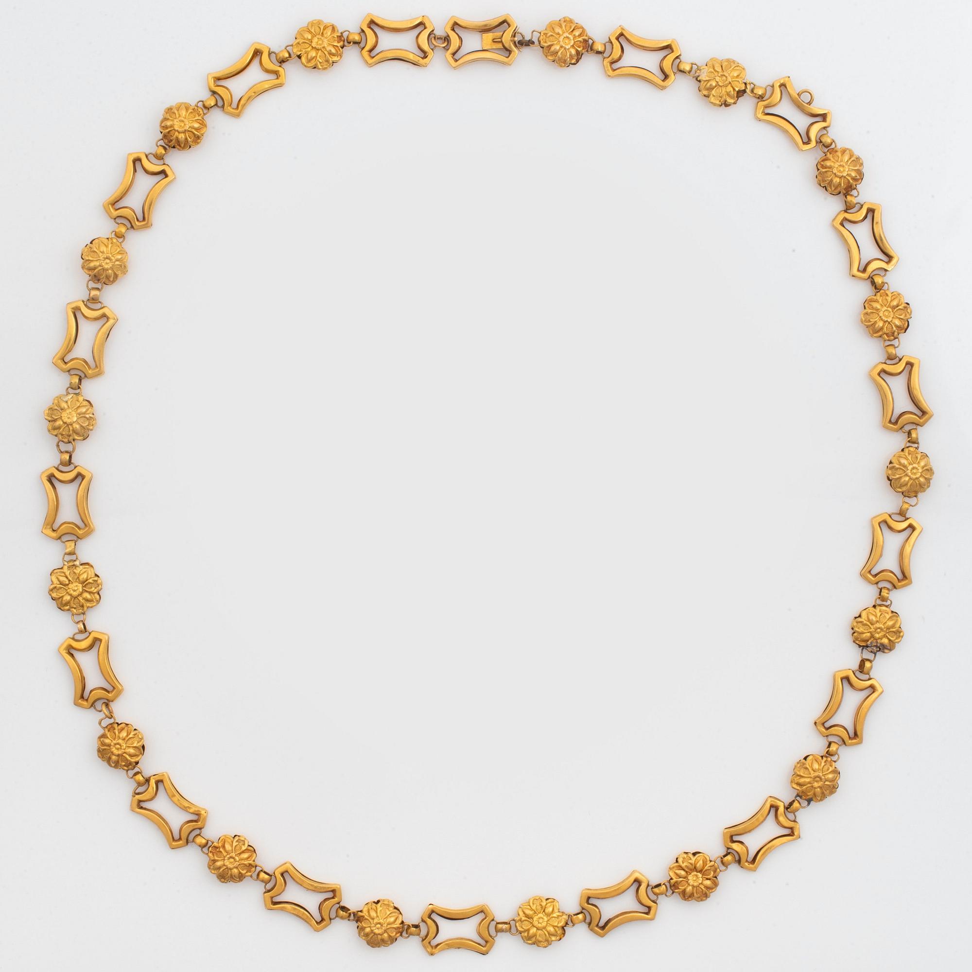 An 18K gold necklace.