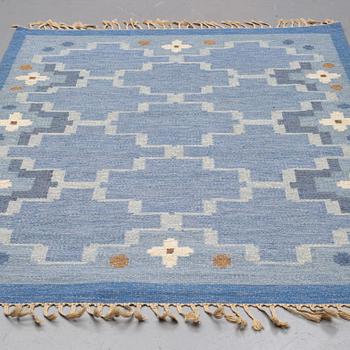 A CARPET, flat weave, ca 235,5 x 165 cm, signerad Å.