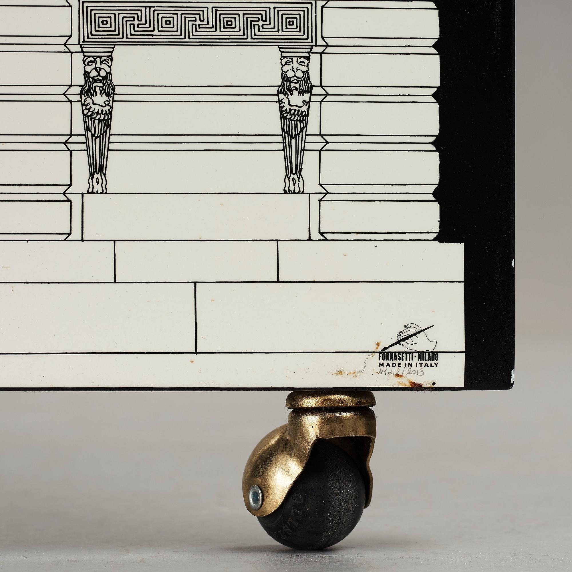 Piero Fornasetti, rumsavdelare/skärm, Milano, Italien 2013.