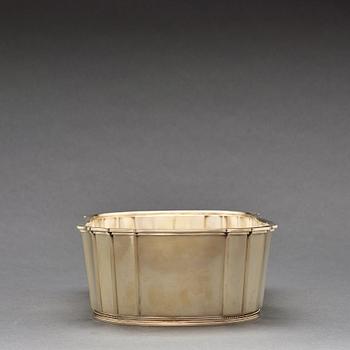 Atelier Borgila, a sterling silver gilt centerpiece, Stockholm 1946.