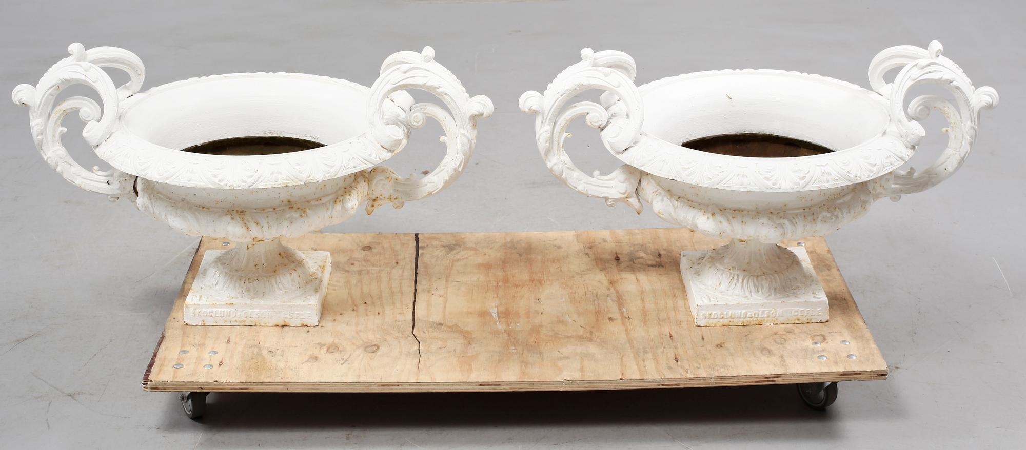 TRÄDGÅRDSURNOR, ett par, "No 3", Skoglund & Ohlsson Gefle, 1900-talets andra kvartal.