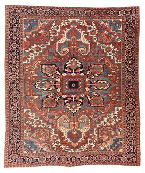 285. A carpet, antique/semi-antique Heriz, ca 356 x 298 cm.