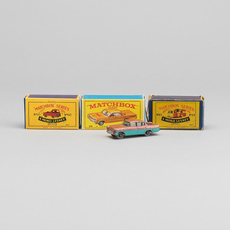 LESNEY MATCHBOX SERIES, 4 st, Vaxhall Cresta RW 22B-8.