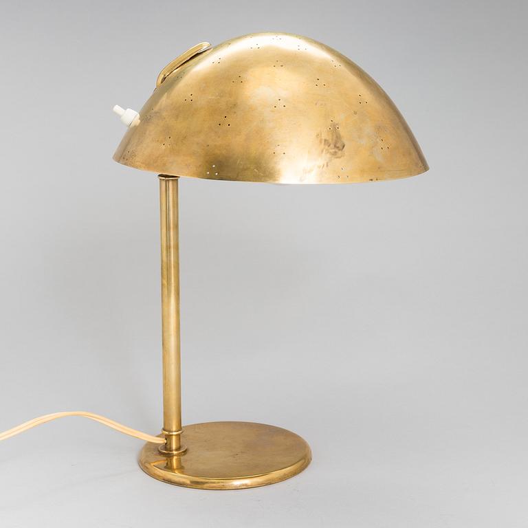 PÖYTÄVALAISIN, malli 9209, Taito 1900-luvun puoliväli.