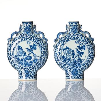 A pair of blue and white moon flasks, Qing dynasty, 19th century.