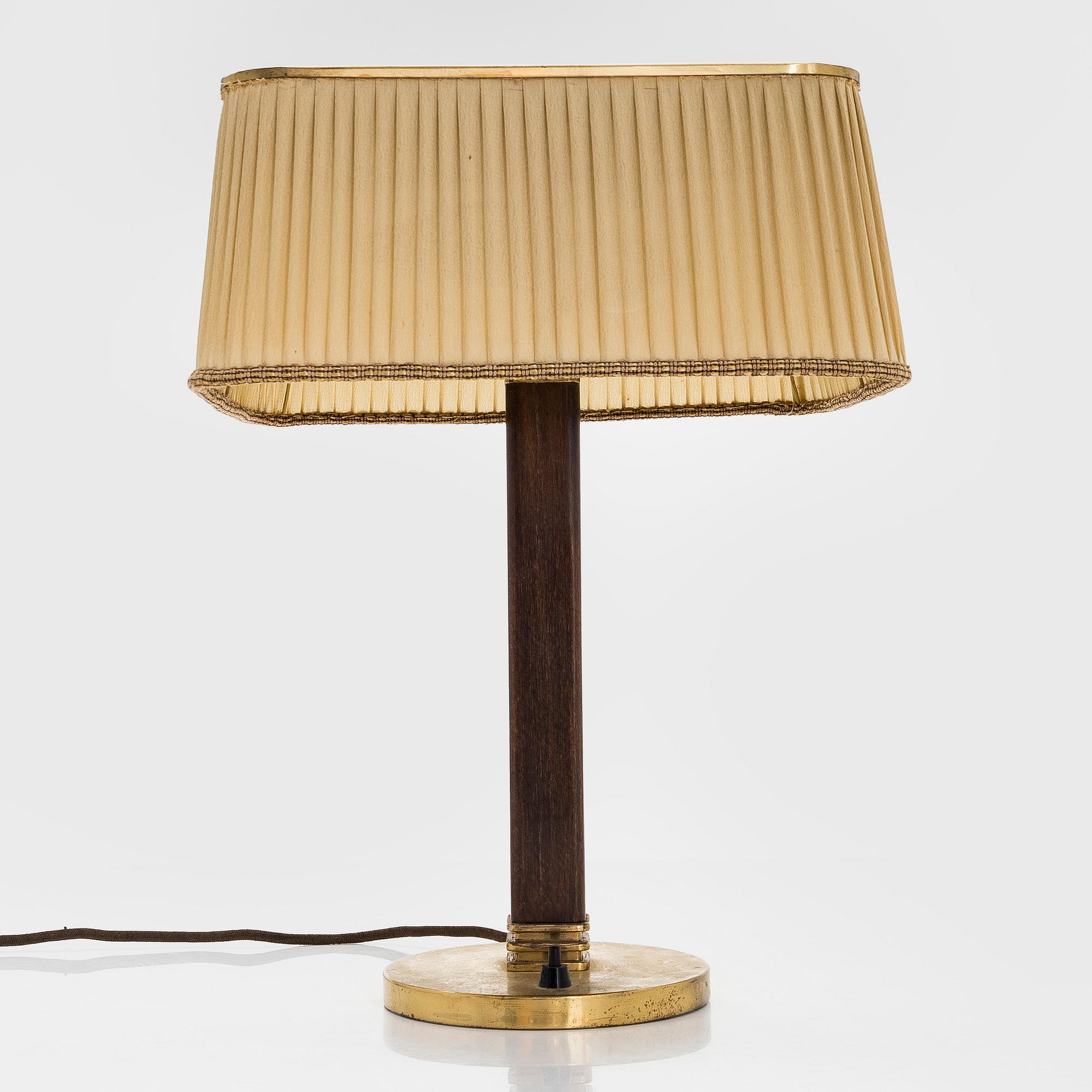 Paavo Tynell, bordslampa, modell 5066, Taito Oy, 1900-talets mitt.