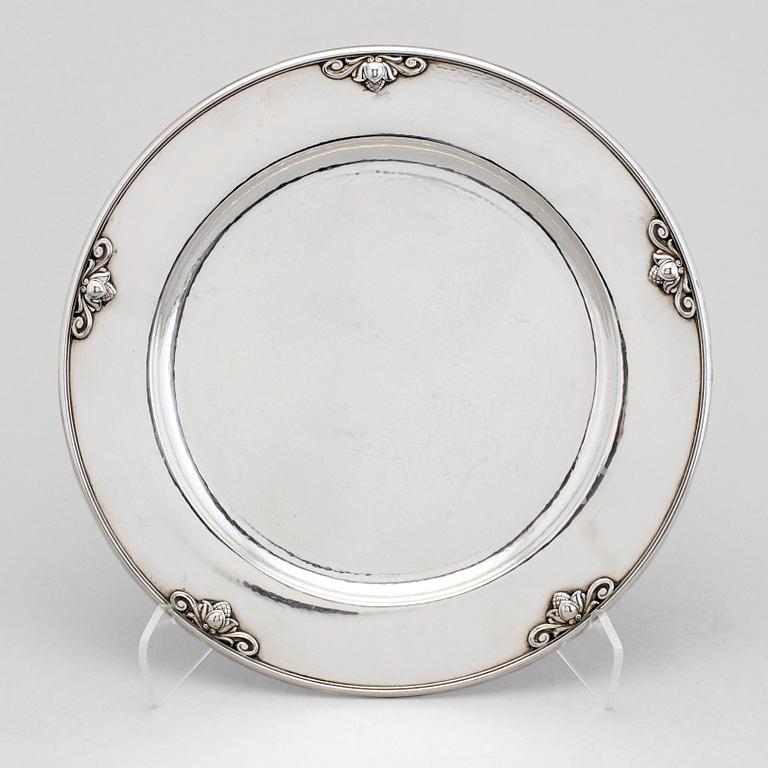 a sterling silver plate designed by Johan Rohde model Acorn 642A for Georg Jensen. After 1945. Weight ca 676 gram.