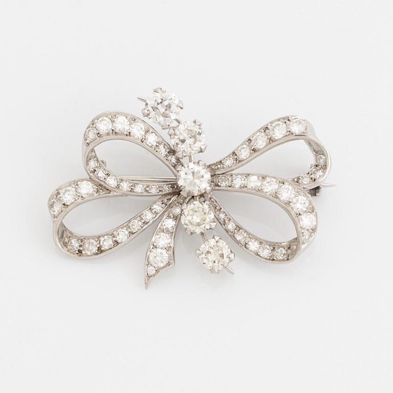 Old cut diamond bow brooch.