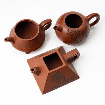 A group of three Chinese yixing teapots, 1980/90s.