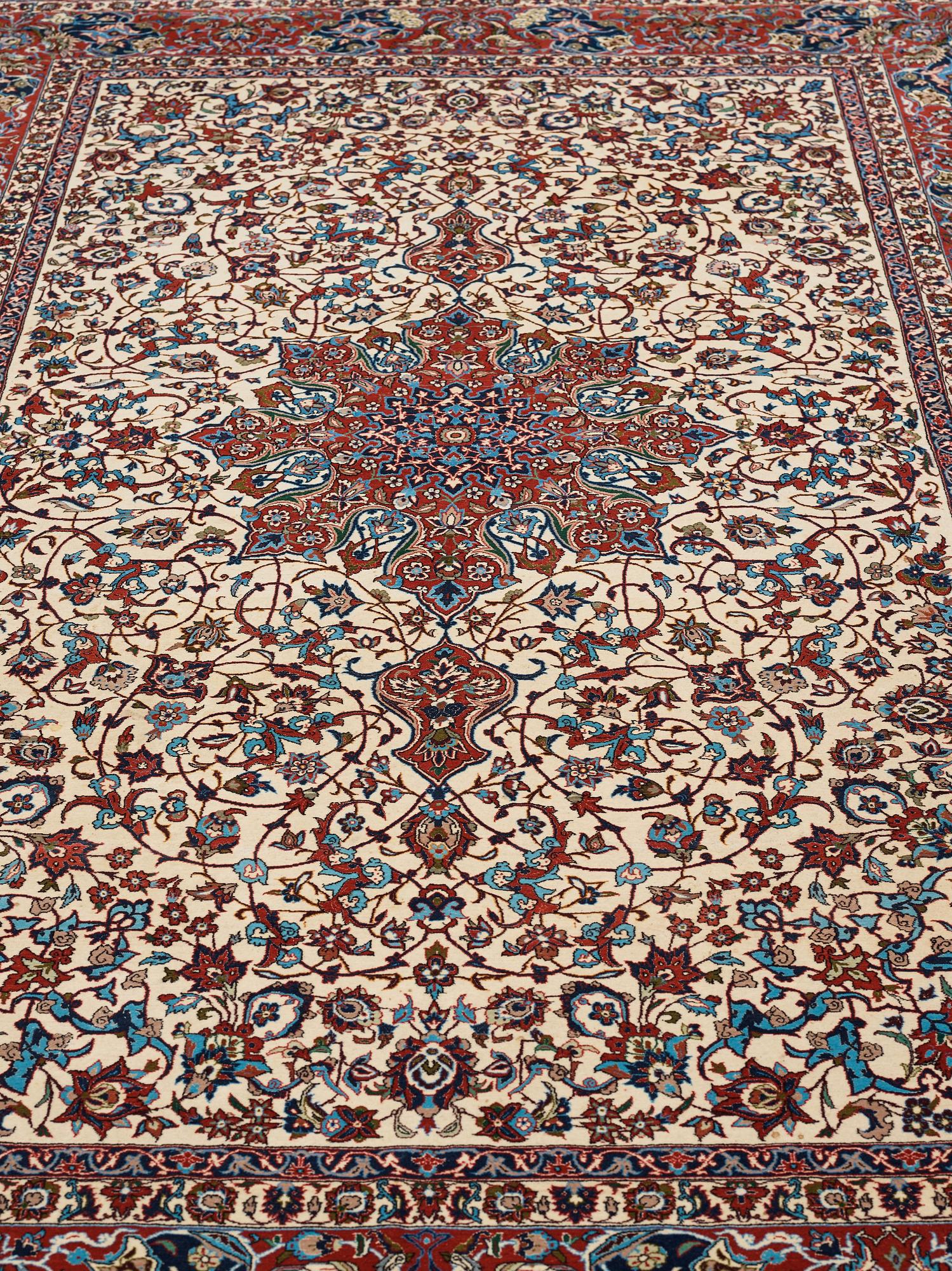 MATTA, Old Isfahan, part silk, ca 327 x 209 cm.