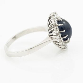Ring in 18K white gold with a cabochon-cut sapphire and brilliant-cut diamonds.