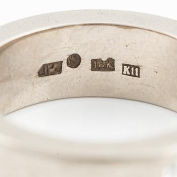 Ring, 18K white gold, half eternity with three brilliant-cut diamonds, total 0.95 ct.