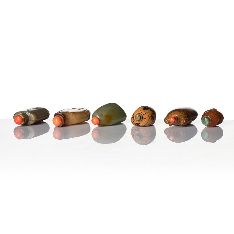 Snusflaskor, sex stycken, olika stensorter, bl.a. jade. Kina, 1900-tal.