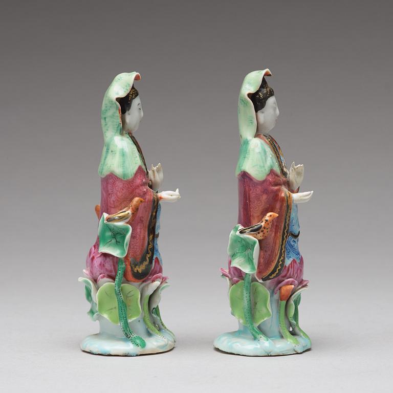 A pair of famille rose figures of Guanyin, Qing dynasty, 19th century.