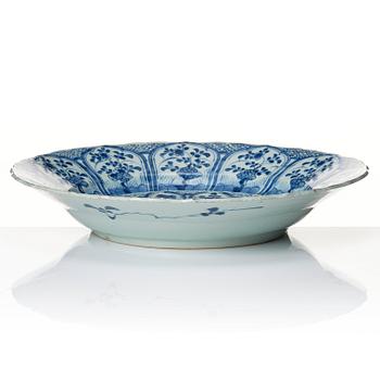 A large blue and white dish, Qing dynasty, Kangxi (1662-1722).