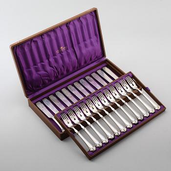 FISKBESTICK, 24 delar, silver, CG Hallberg, Stockholm 1920. Vikt ca 1409 g.