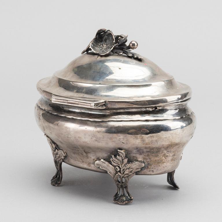A Swedish silver sugar bowl mark of J Malmstedt Gothenburg 1783, weight ca 331 gr.