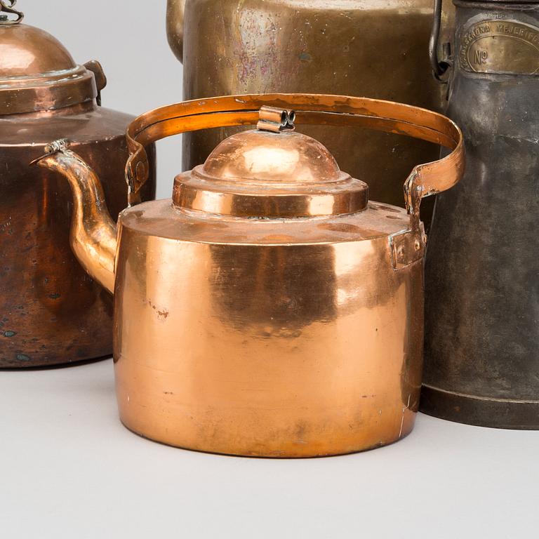 A SET OF 3+1 COPPER POTS FROM 19TH CENTURY.